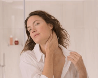 How to apply your neck and décolleté cream?